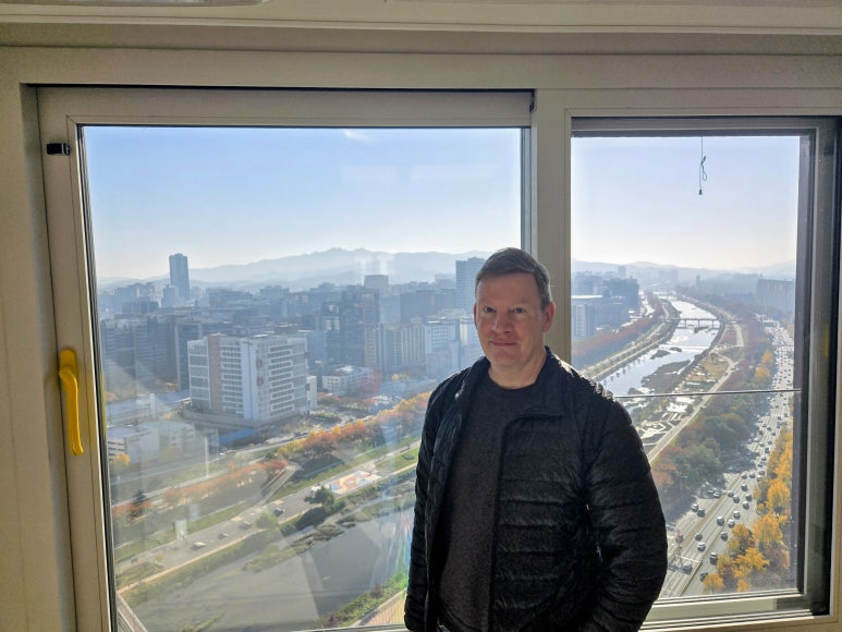 반갑지만 낯선 한국